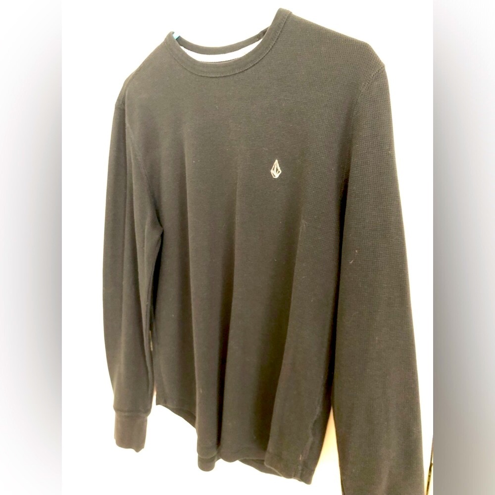 Volcom black waffle long sleeve crew neck size medium